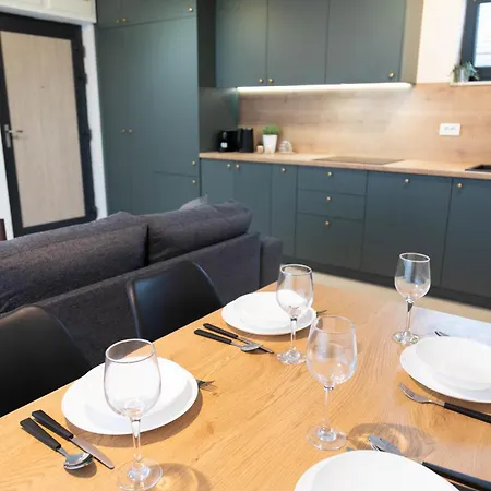 Modern Residences - Free Private Parking *